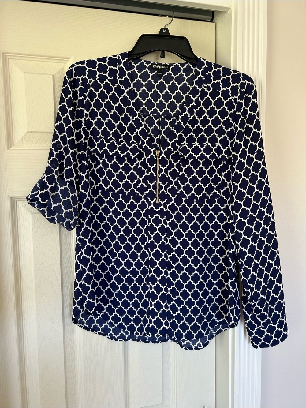 Express Navy and White Geometric Zip-Front Blouse, size Small